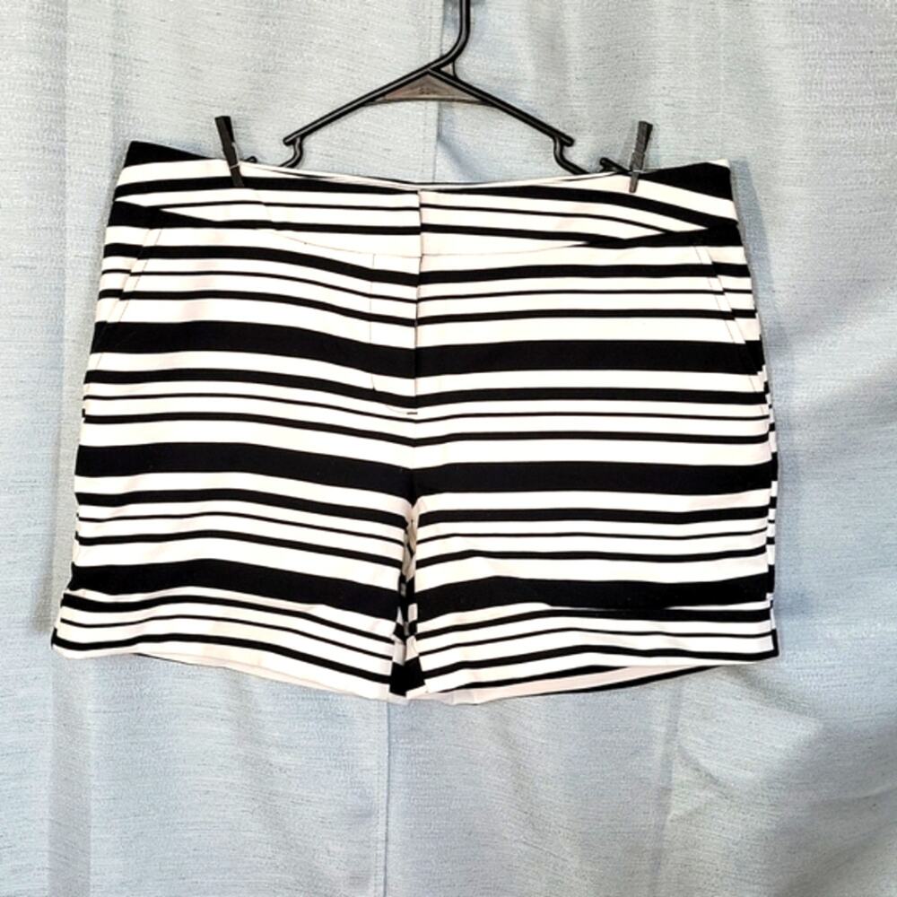 Apt 9 Blk & White Striped Shorts Cuffed Classy Vacation Comfortable